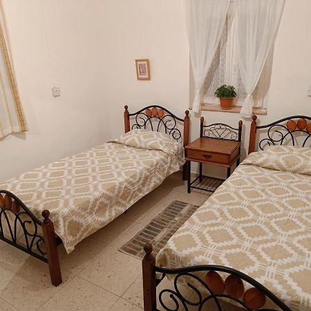 The Grapevine Guest House Пафос Екстериор снимка