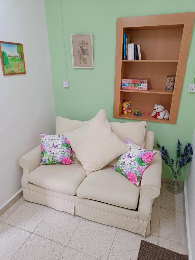 The Grapevine Guest House Пафос Екстериор снимка
