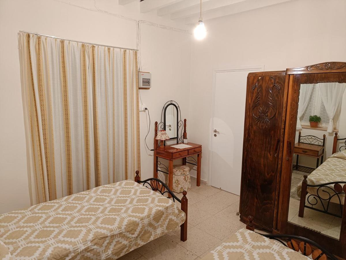 The Grapevine Guest House Пафос Екстериор снимка