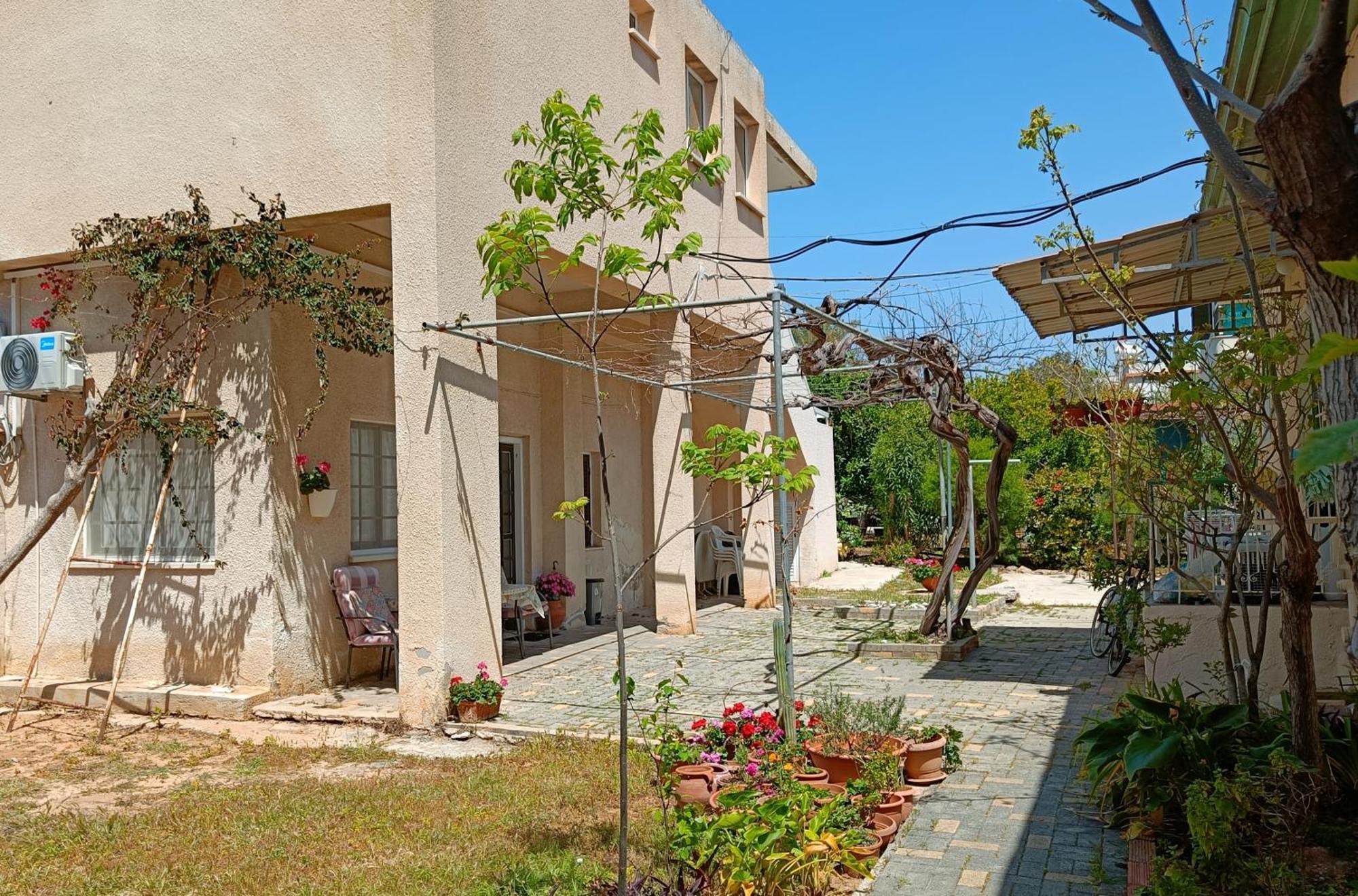 The Grapevine Guest House Пафос Екстериор снимка